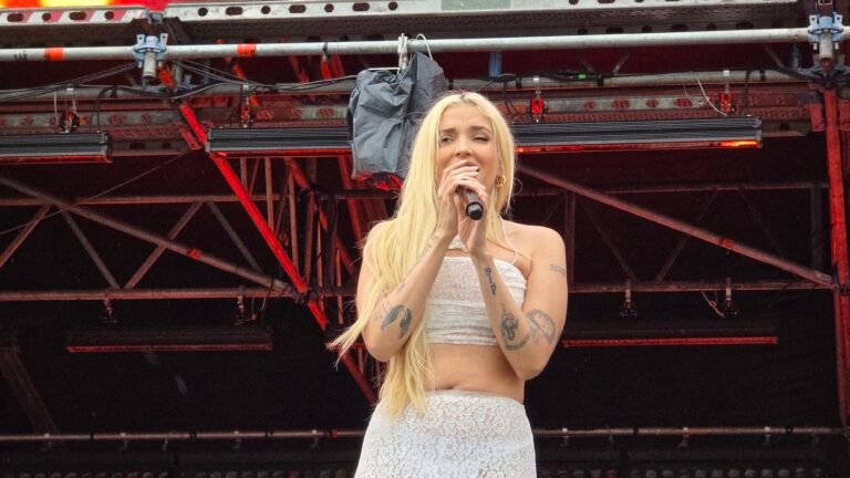 Elena Rose acompañará a Karol G en diez fechas de su tour