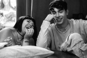 Rusherking muestra su lado más sensible en «Con vos» junto a Flor Álvarez