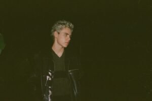 The Kid LAROI empezó el año con el estreno del single y video de «Heaven»