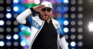 Pitbull estrenó un nuevo EP «Trackhouse: Daytona 500 Edition» junto a invitados especiales