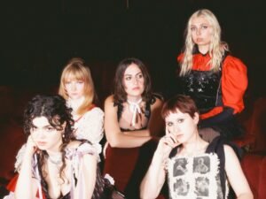 The Last Dinner Pary llega a la escena con su álbum debut «Prelude To Ecstasy»