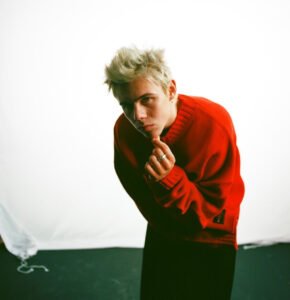 The Kid LAROI estrenó su documental acompañado de un nuevo single «Still Yours»