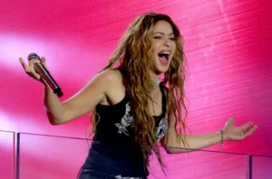 Shakira se apodera de Times Square con show gratuito para celebrar nuevo álbum