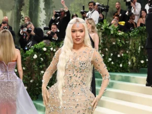 Entre el glamour y la fantasía: El debut de Karol G en la alfombra roja de la Met Gala