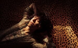 Escuchá «Long goodbye», el nuevo single de LP