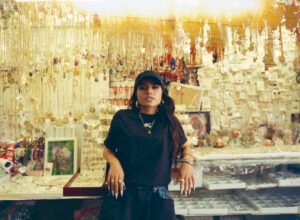 Becky G presenta «Querido Abuelo»
