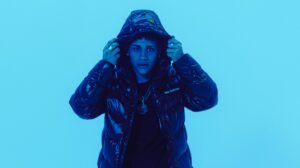 Alejo Isakk presenta “Menorcito”, su nueva colaboración junto a Standly y Omar Varela
