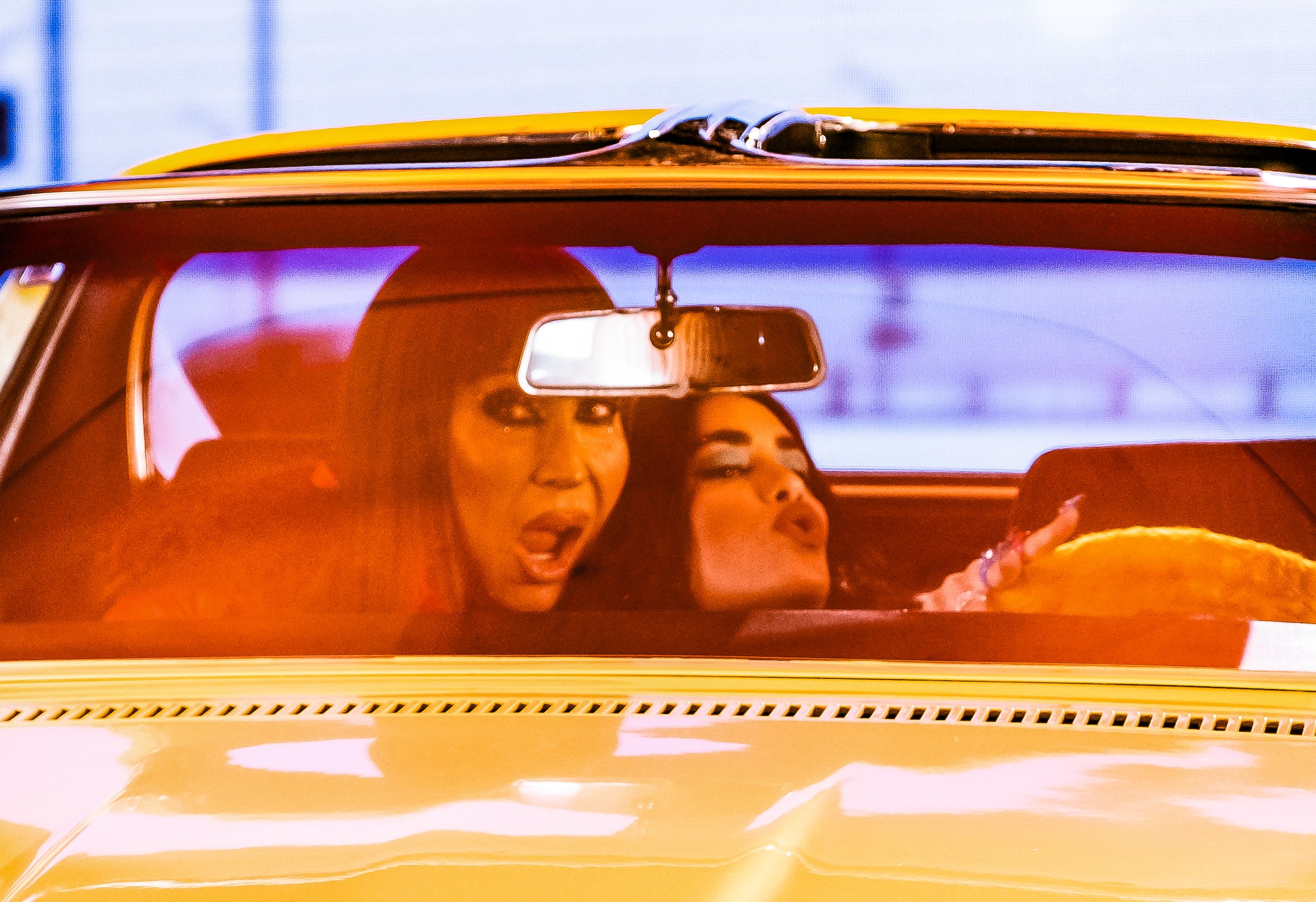 LALI y Moria Casán atraviesan generaciones con el videoclip 