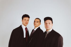 Usted Señalemelo publicó «Tripolar», su tercer álbum de estudio
