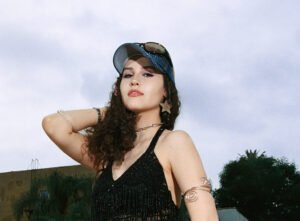Estevie: «Me gusta que la gente conozca mi mundo a través de mis canciones»