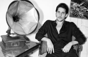 Juan Navia invita a explorar un nuevo universo sonoro con «Lush: Vibralounge», su nuevo álbum