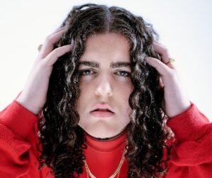 Lil CaKe se une a destacados artistas y presenta «Para ti»