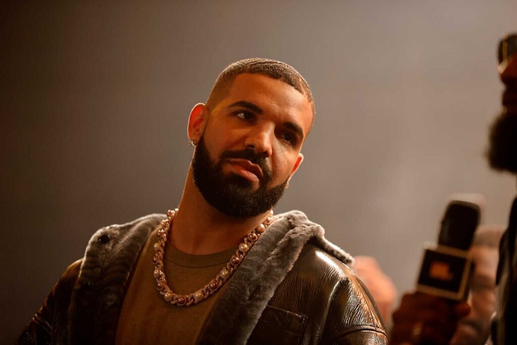 "Janice STFU" de Drake se convierte en su primer No. 1 en pasar varias semanas en la cima del Hot 100 esta década