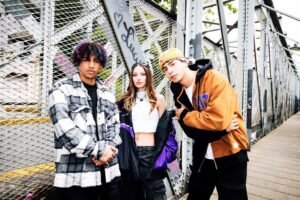 Yami Safdie presenta “De Nada – Remix”