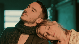 Juku Ares presenta "Costanera" junto a Paz Carrara