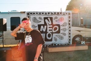 Neo Pistea regresa con «TIKI», su nuevo single