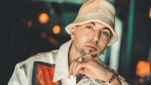 «En Bajita»: Justin Quiles hace equipo con Natti Natasha y Omar Courtz
