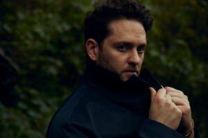 Christopher Uckermann regresa a la música con el lanzamiento de su single "Pase lo que Pase"