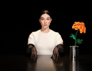 St. Vincent presenta "Todos Nacen Gritando": su primer disco en español