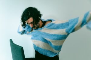 Némula adelanta su nuevo disco con "Fluorescente"