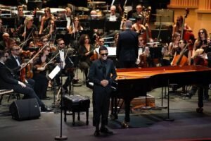 Omar Harfouch deslumbra en París con el «Concierto por la Paz’»