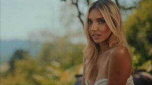 Szandra Mayer empieza su nueva etapa musical con "Yo Sabía"