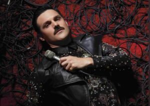 "I Did It for Love": El disco debut de Cody Belew a puro glam rock