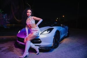 Monserrath: El Pop Latino que Rompe Barreras desde Ecuador