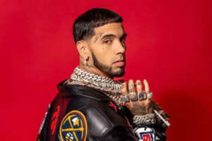 Anuel lanzó la sensual «Mejor que yo»