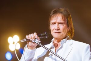 Roberto Carlos conquista Buenos Aires con un concierto inolvidable en el Movistar Arena
