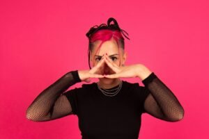 Abril Oxalde presenta su primer álbum