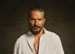 Ricardo Arjona adelanta tres canciones y estrena videoclip de su próximo álbum
