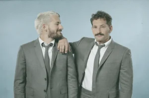 2024, el año de «Hotel Caracas» de Mau y Ricky