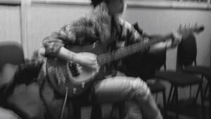 Mica Hourbeigt cerró el año con el estreno de su segundo álbum, "Silencio"