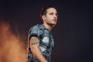 Wos sorprende a sus fanáticos con la versión doble vinilo de su álbum ‘Descartable’