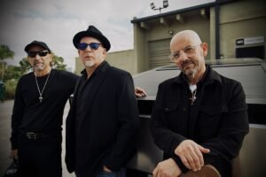 Aataché regresa a la escena musical con «Here»