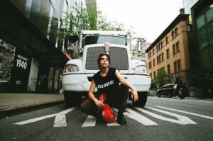 ‘Segunda Parada’, el nuevo EP de Vetz que refleja su evolución artística y su búsqueda de autenticidad