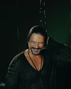 Ricardo Arjona presentó el videoclip de su nuevo sencillo «70%»