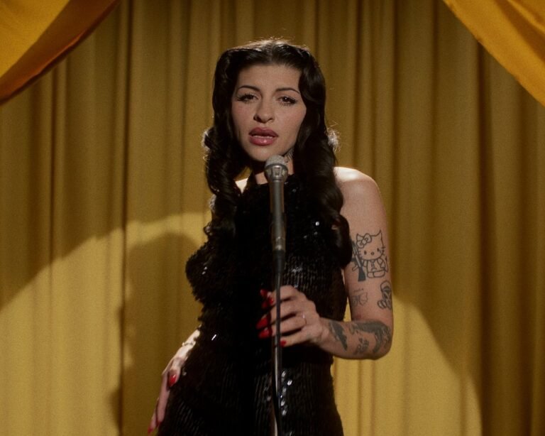 Cazzu suma su octava semana en el N°1 del Billboard Argentina Hot 100 con “Con Otra”