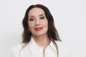 Luz Casal reinventa el clásico «Todo cambia», adelanto de su nuevo disco, y anuncia gira internacional