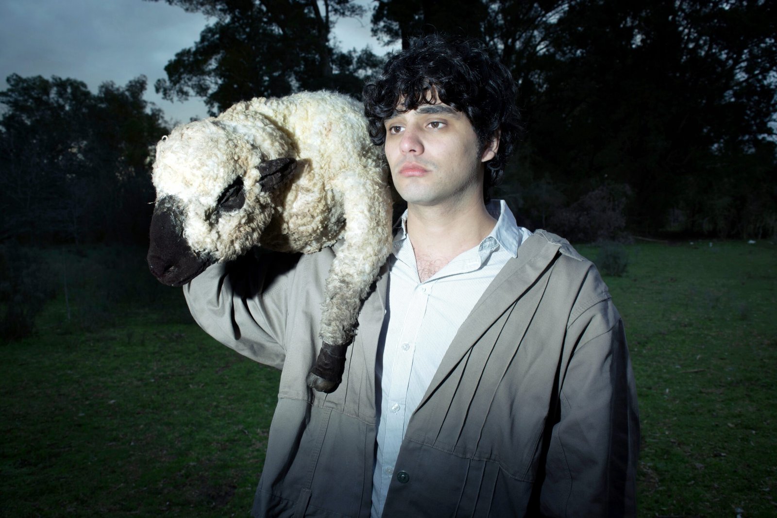 Broke Carrey suena a identidad y futuro en su nuevo single “TRADICIÓN”