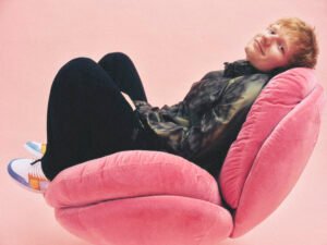 Ed Sheeran lanza “A Little More” junto a un videoclip protagonizado por Rupert Grint
