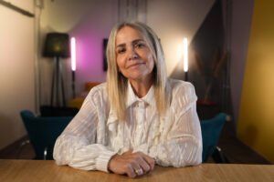 Majo Riera presenta "Bien de familia", un ciclo sobre quienes acompañan a los artistas