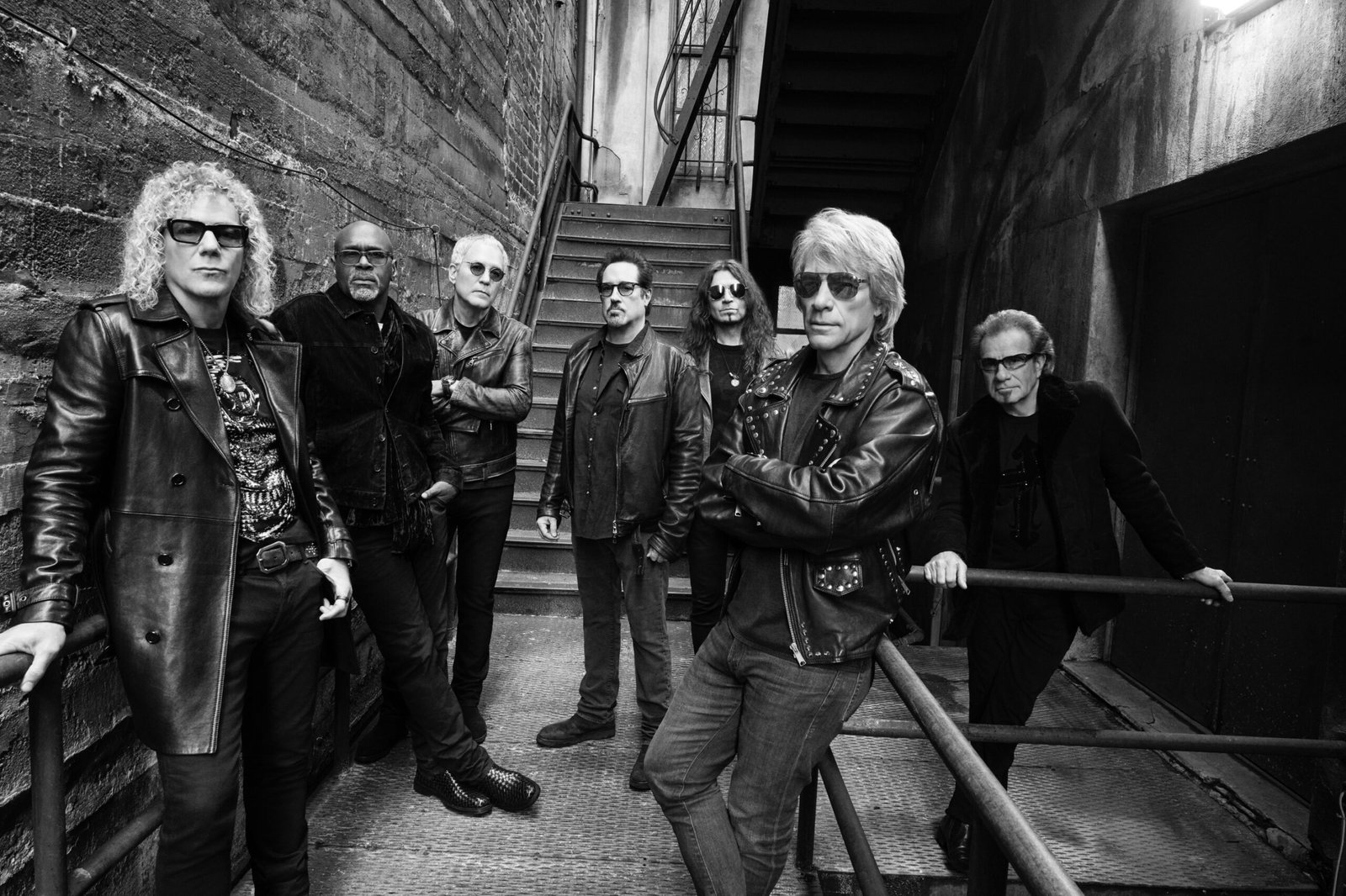 Bon Jovi y Robbie Williams presentan “We Made It Look Easy”