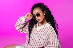 Quién es Monserrath: conocé a la nueva voz del pop urbano latino