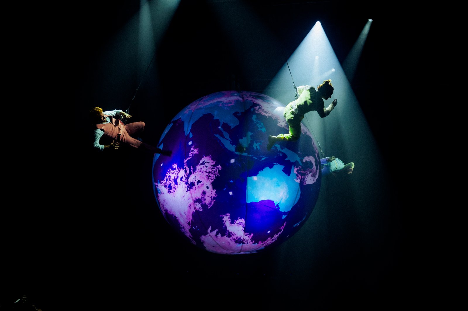 Fuerza Bruta por @pilarmmiranda