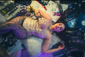 Mucho más que "Maquillaje Obscuro": Aglaee y el arte detransformar la vulnerabilidad en pop