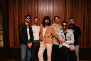 Indios presenta su versión de "Pronta Entrega" y conecta con la historia de Virus