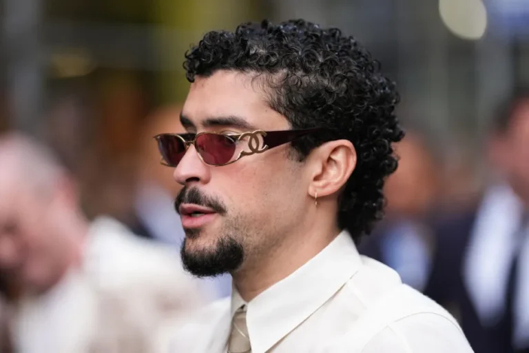 Bad Bunny enfrenta demanda de $16 millones por uso de voz en “Debí Tirar Más Fotos” y “X 100PRE”