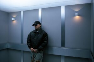 Young Cister publicó 'La ciudad nunca duerme', su segundo álbum de estudio